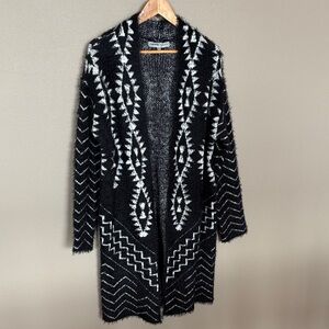 Absolutely Famous Black and White Geometric Cardigan